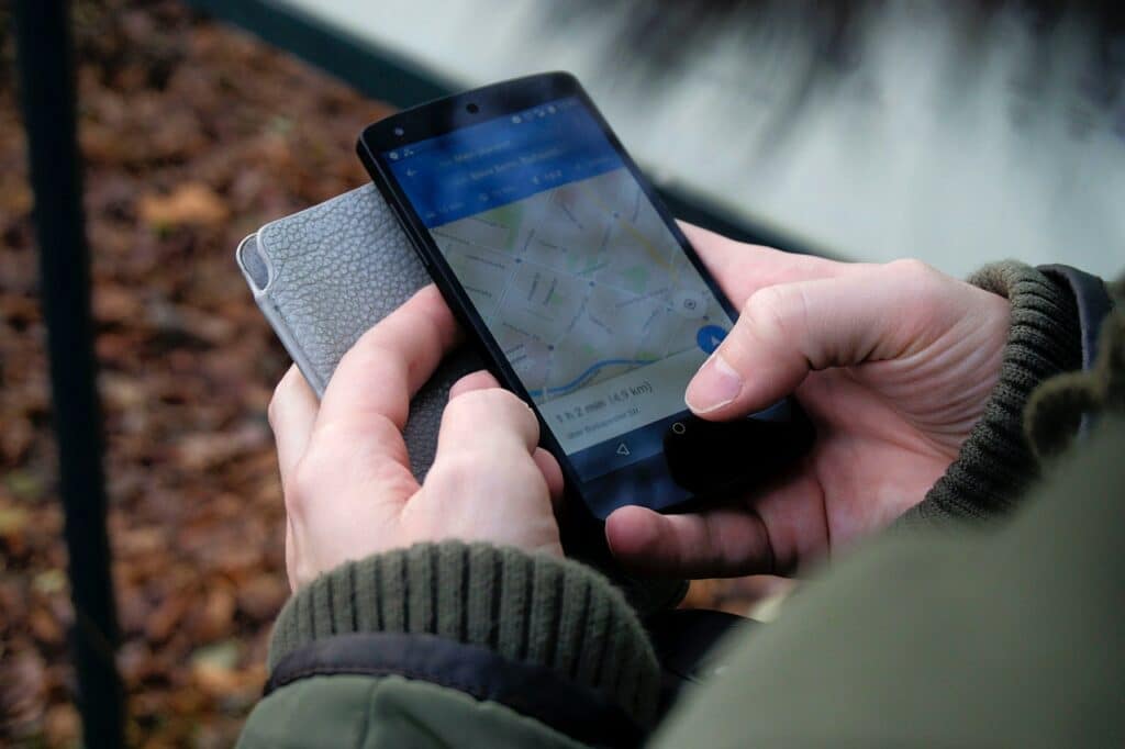 Comment fonctionne un tracker GPS avec carte SIM ? Traceur GPS